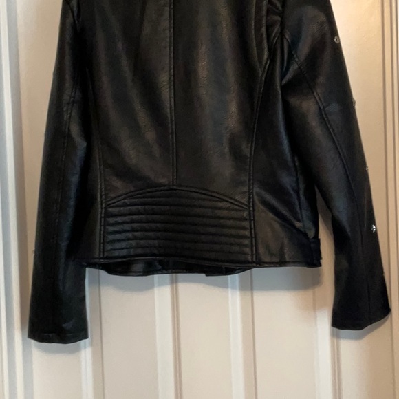 VIGOSS.  NWT   FAUX LEATHER  MOTO STYLE  BLACK STAR STUDDED JACKET - Picture 6 of 6
